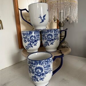 Vintage Elegant Blue and White Floral Mugs Set